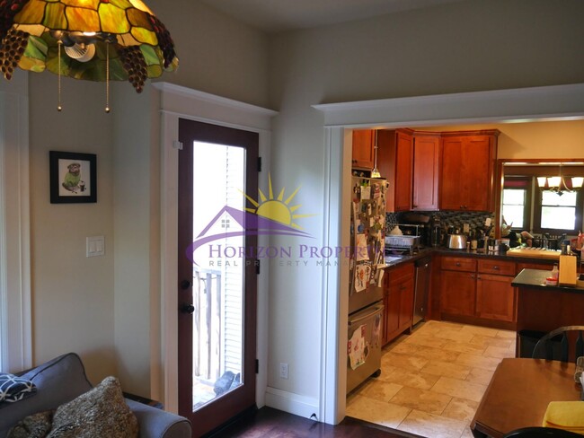 Building Photo - Unique 3 Bed 2 Bath 1,359 Sq. Ft. Midtown ...