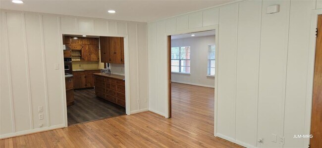 Building Photo - 609 Del Norte St