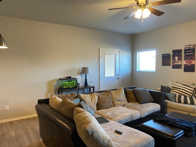 Building Photo - 525 N Chicago Ave