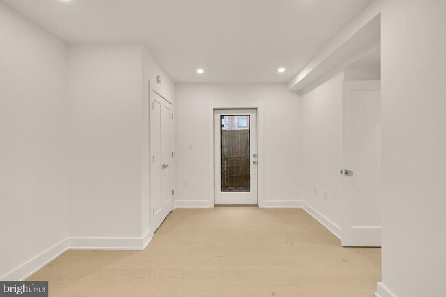 Building Photo - 2116 Kalorama Rd NW