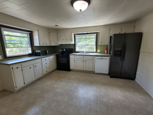 Building Photo - 46 Tritch Ln