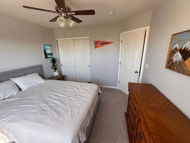 Building Photo - Stunning 3 bed 2.5 ba home for rent at Murphy Creek neighborhood Aurora CO 80018