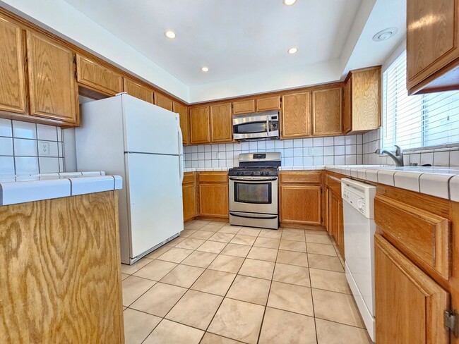 Building Photo - 3 Bed, 2 Bath Home w/ 2-Car Garage – $1700...
