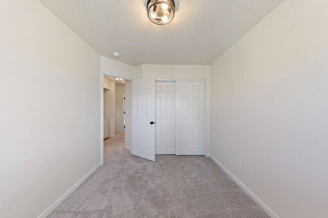 Building Photo - Newly Remodeled 3 bedroom Home