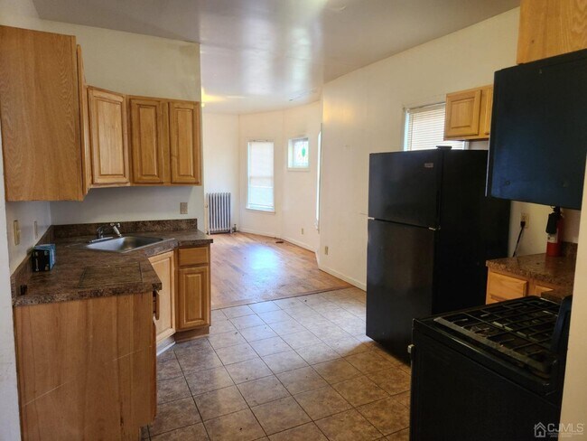 Building Photo - 68 Llewellyn Ave