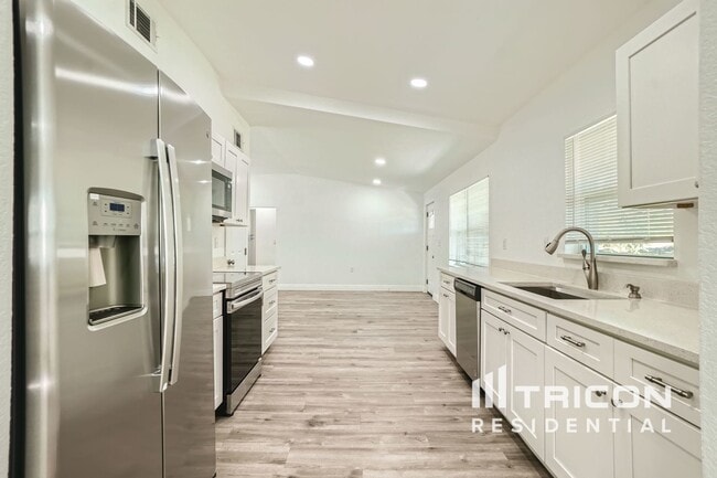 Building Photo - 2625 Nova Dr