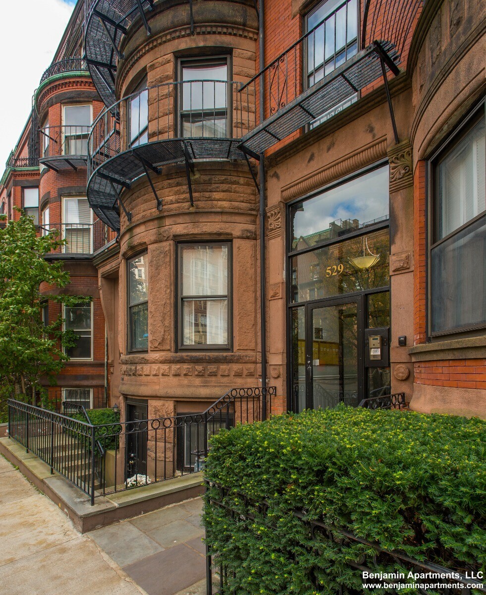 Building Photo - 511 Beacon St