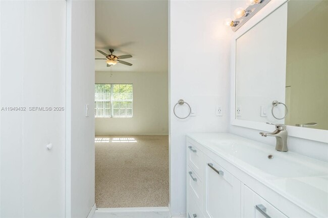 Building Photo - 1911 Madeira Dr