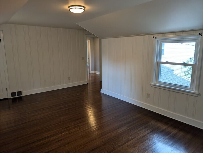 Building Photo - 111 Eastmoreland Dr