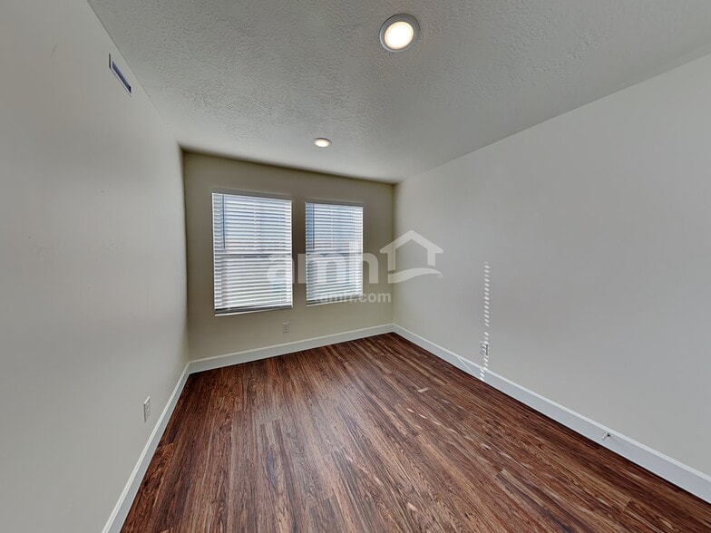 Building Photo - 6047 W Copperhawk Dr