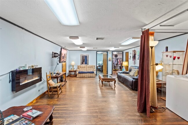 Building Photo - 200 Motel Dr.