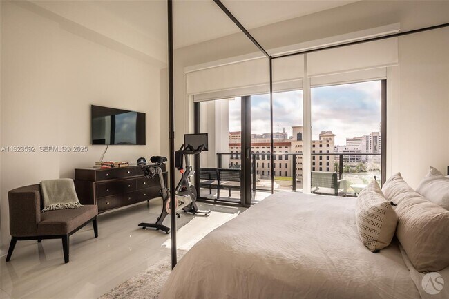 Building Photo - 275 Giralda Ave