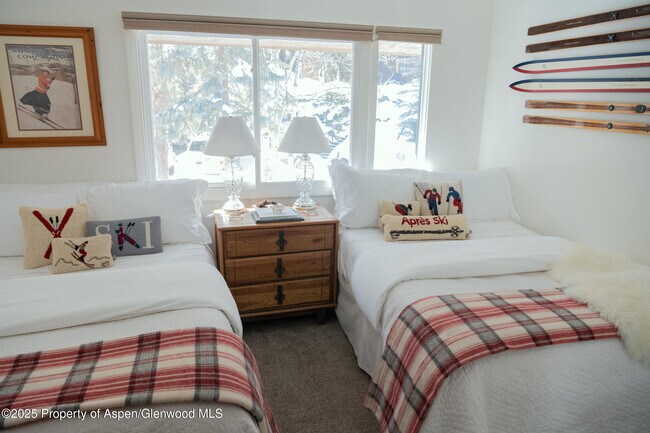 Building Photo - 700 S Monarch St