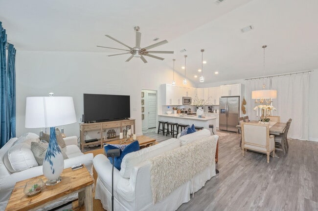 Building Photo - 150 Hibiscus Ave