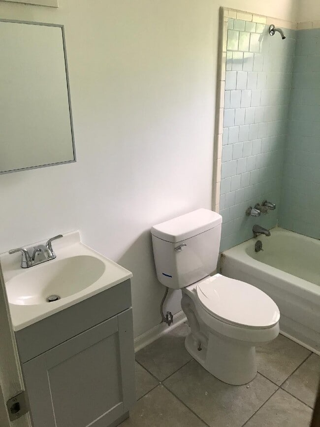 Building Photo - 108 First Family Dr