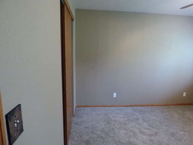 Building Photo - 3 Bedroom home in Loveland