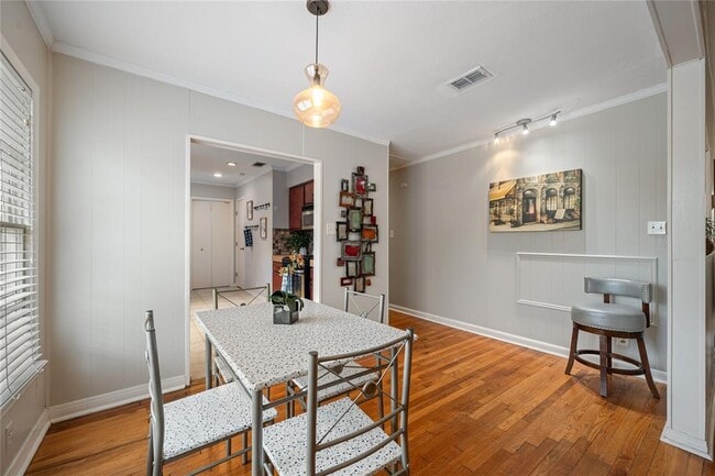 Building Photo - 2639 W 45th St