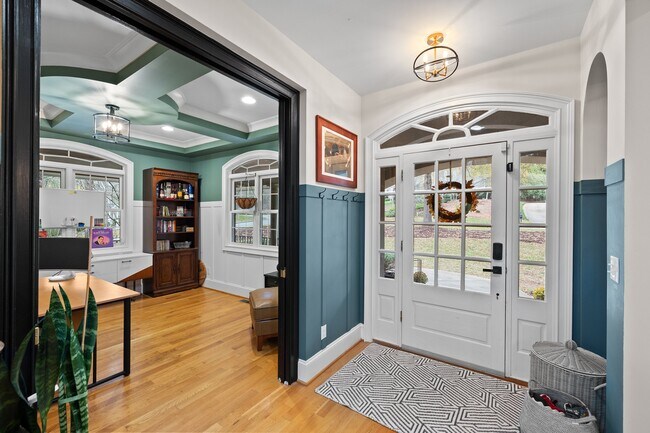 Building Photo - 11 Grey Oak