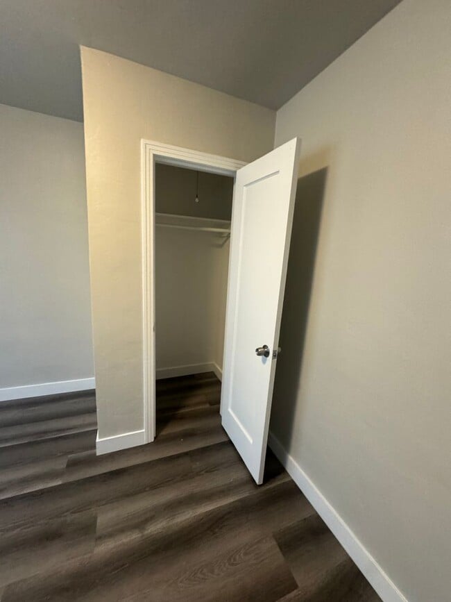 Building Photo - BEAUTIFUL UPDATED DUPLEX 2 BED & ONE BATH!