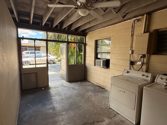 Building Photo - 1020 Queen St N