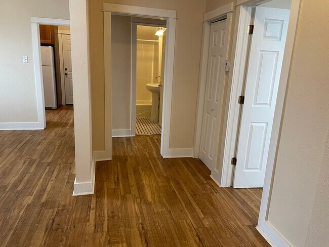 Building Photo - Johnstown Apartments (KC-KS)