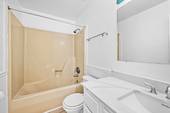 Building Photo - Spacious Yard + Fresh Interior Updates!