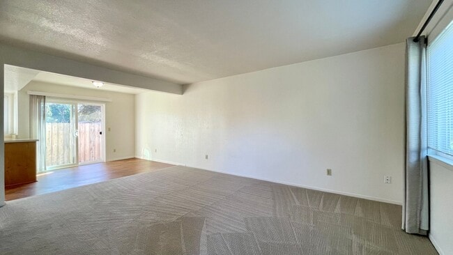 Building Photo - 2 Bedroom Townhouse Near Downtown SLO w/ G...