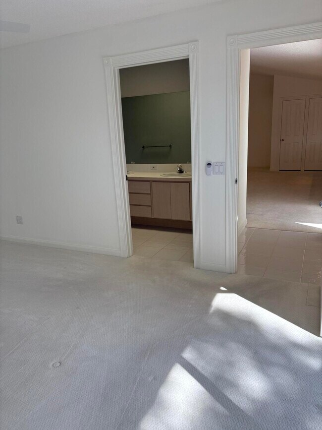 Building Photo - 10303 Chapman Oak Ct