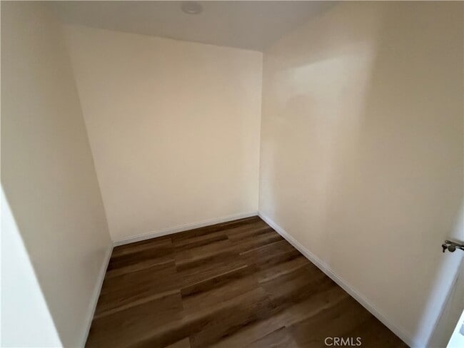 Building Photo - 3234 Vineland Ave