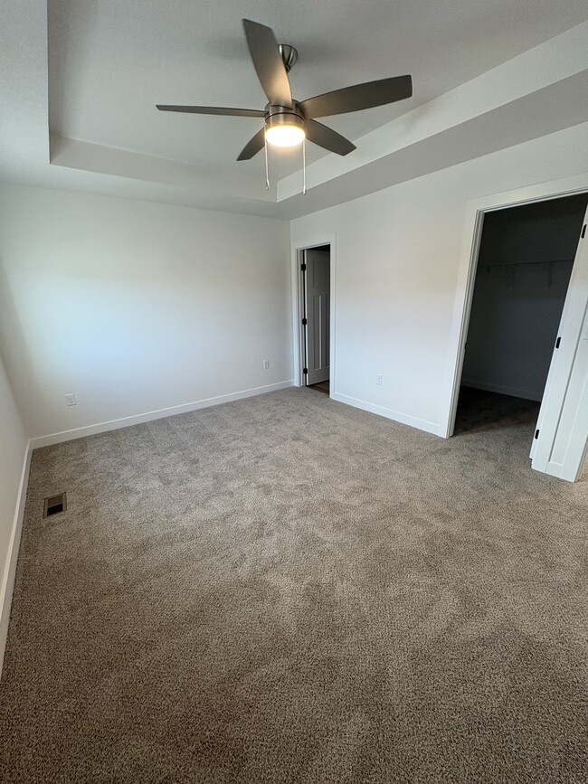 Building Photo - 216 Nw Waverly Dr