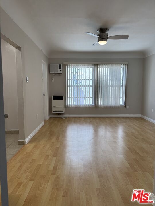 Primary Photo - 265 S Manhattan Pl