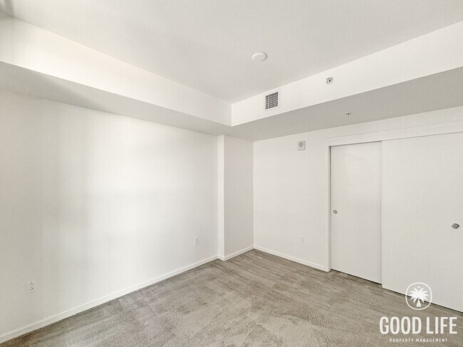 Building Photo - Beautiful 1B/1BA Condo in Downtown Near Petco Park W/ Views, A/C, W/D, Balcony, Rooftop Deck & Gym!