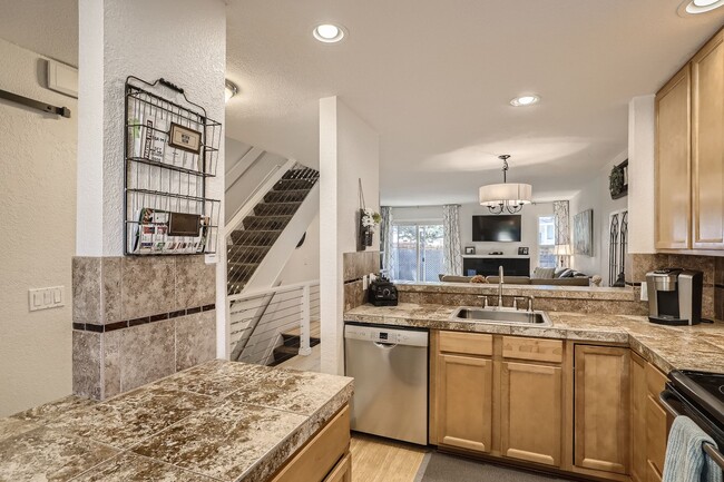 Building Photo - Evolve Real Estate: Spacious 3 Bed 3 bath Townhouse  in LITTLETON! Available 7/5/2026!