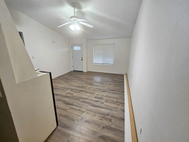 Building Photo - 599 Page Ct