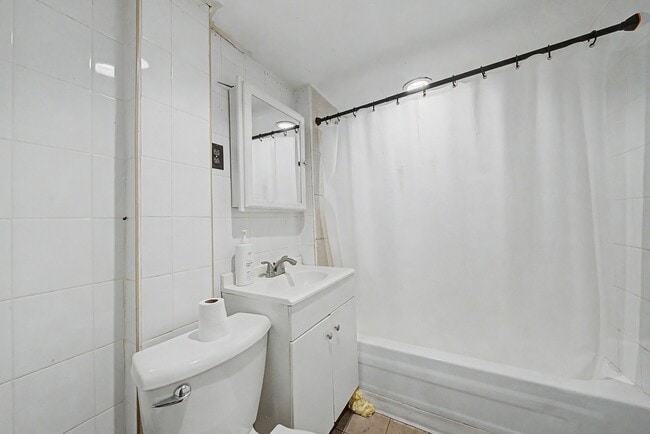 Building Photo - 2206 N Kostner Ave