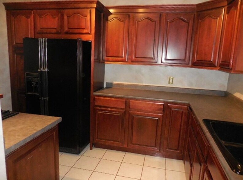 Building Photo - 120 W 10th St