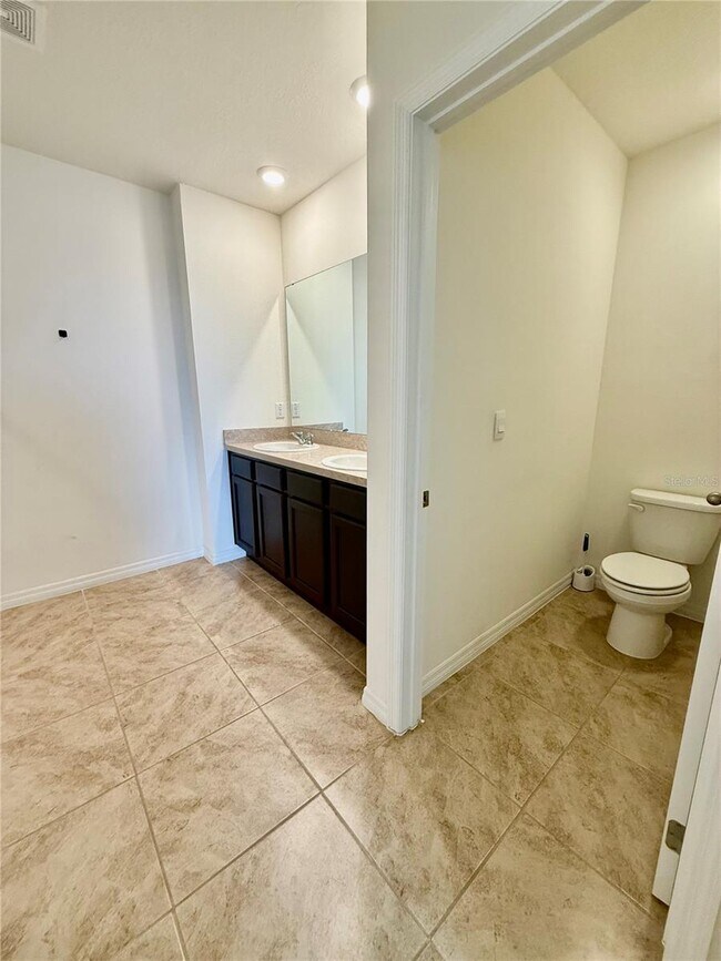 Building Photo - 1739 Post Oak Dr