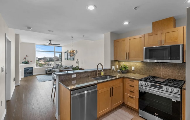 Building Photo - 475 Redwood St