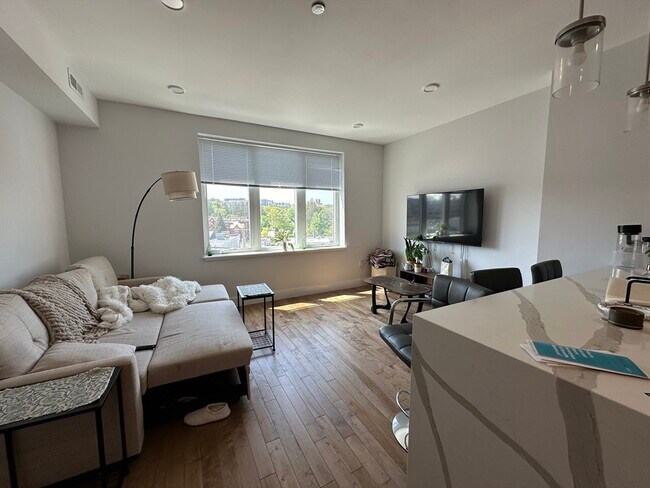 Building Photo - 50 Hichborn St