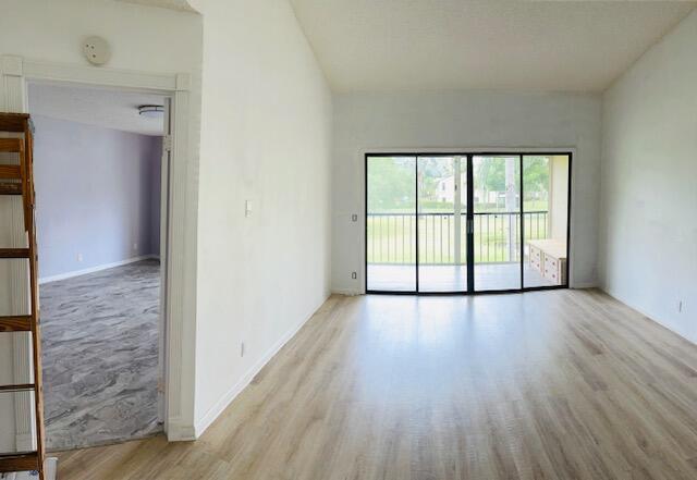 Building Photo - 3386 Lucerne Park Dr