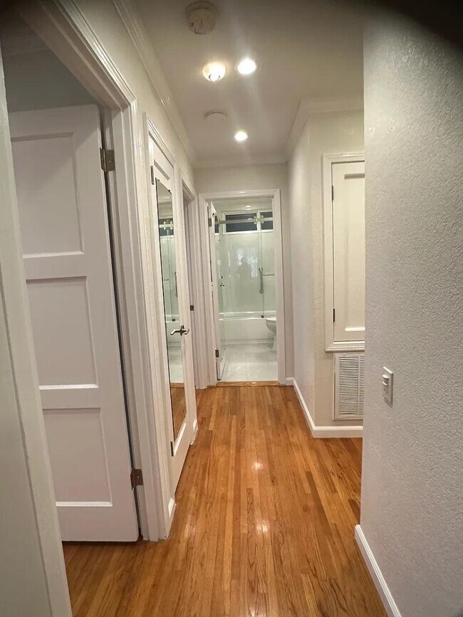 Building Photo - 101 Linden Ave