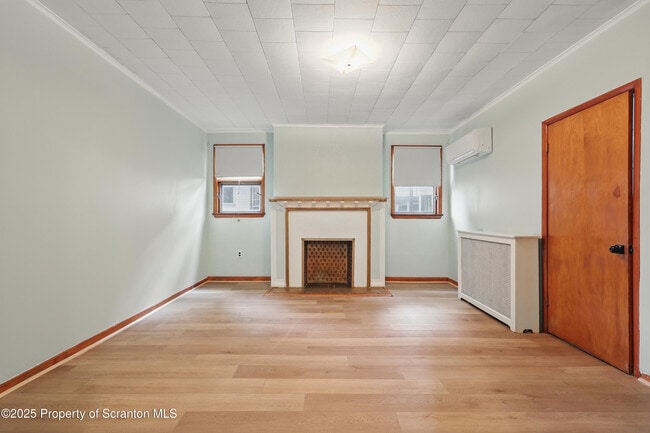 Building Photo - 1638 Sanderson Ave