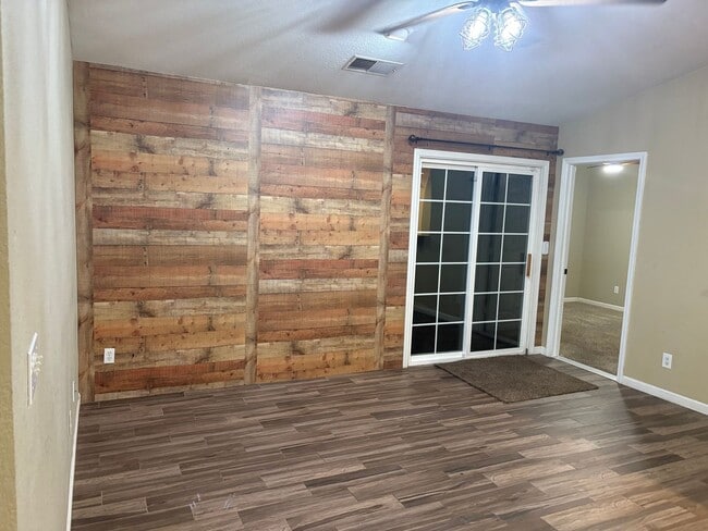 Building Photo - Great 4 bedroom home with pool