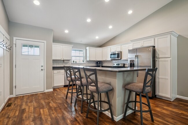Building Photo - 3016 Sherwood Dr