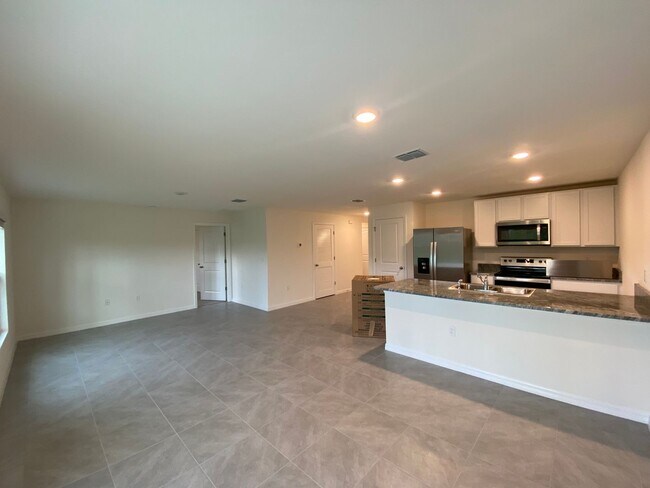 Building Photo - Not Ready for Showings until BEGINNING OF FEBRUARY... Desirable Lake Diamond Subdivision 4/2/2 **...