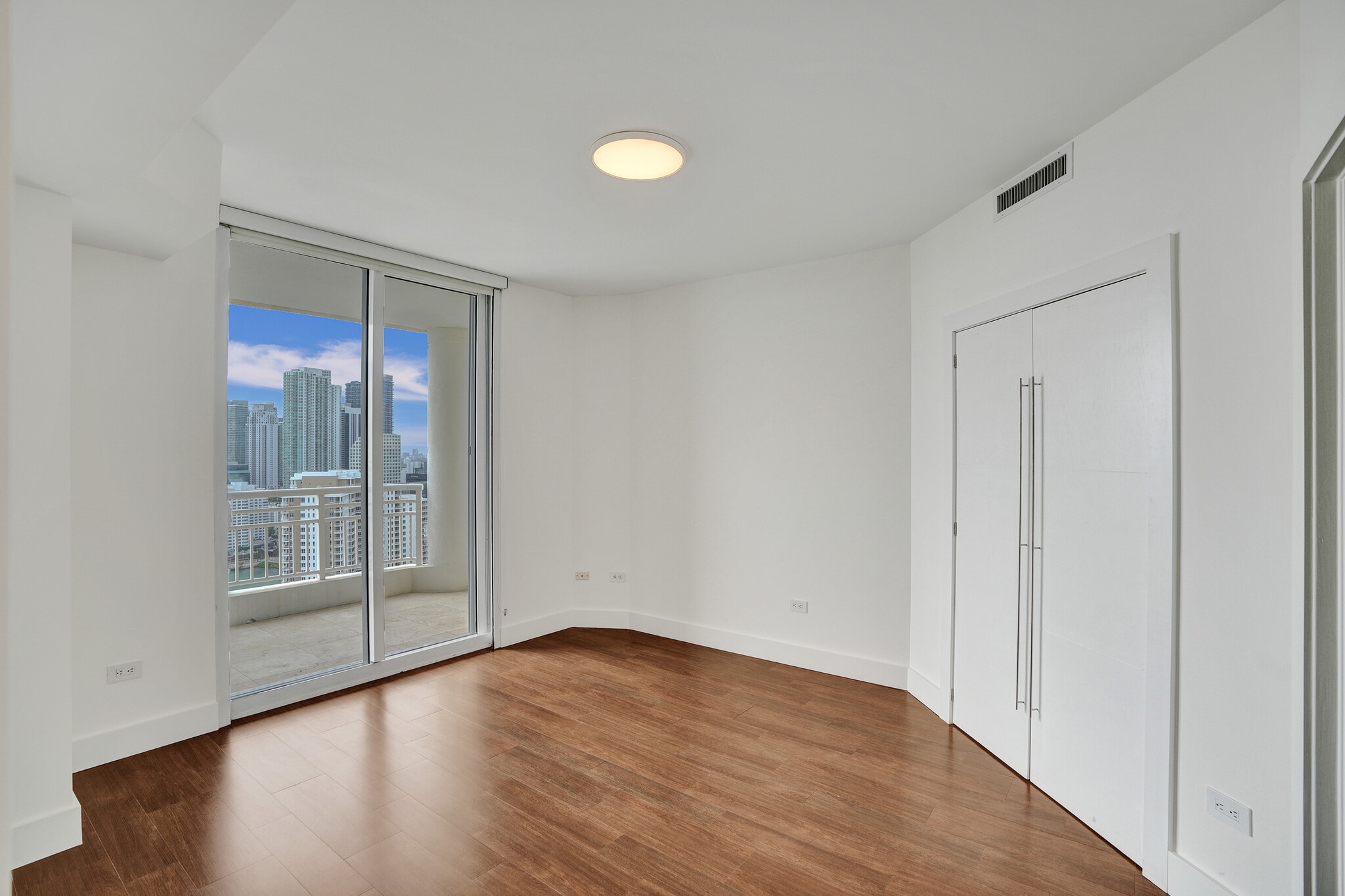 Building Photo - 848 Brickell Key Dr