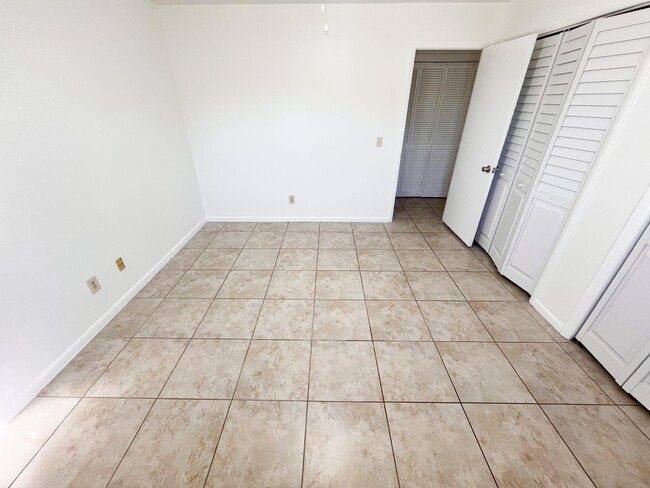 Building Photo - 125 S Palmway