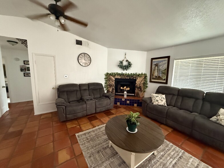 Building Photo - 7241 Village Dr