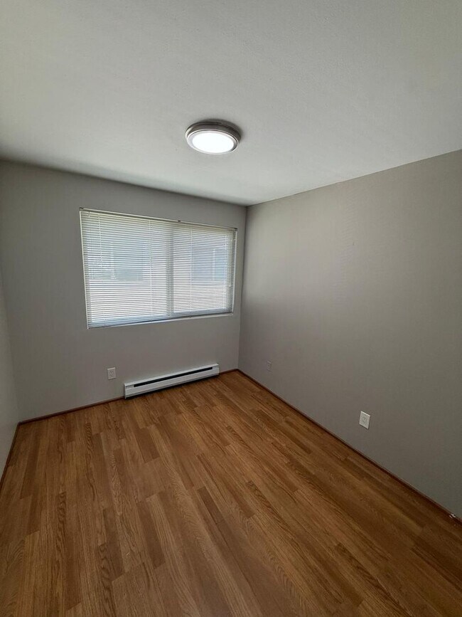 Building Photo - 3-Bedroom North Green Lake Townhouse-Style...
