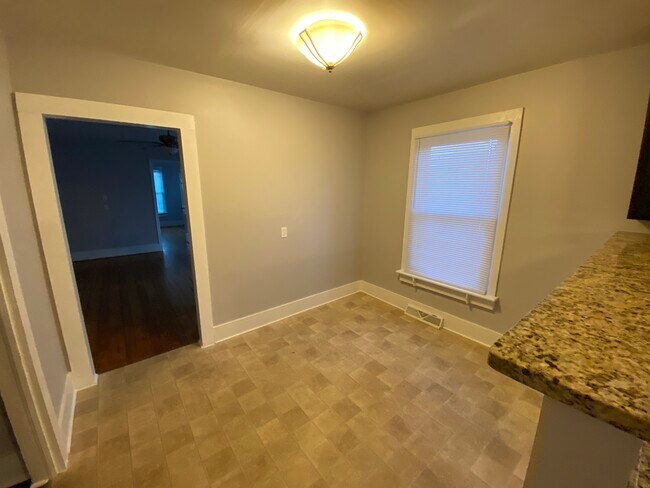 Dining Area - 714 Old Grove Rd